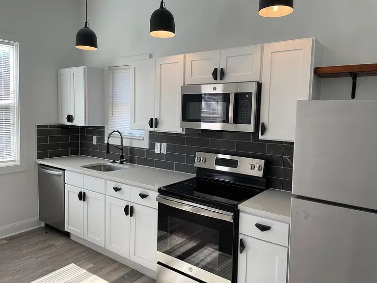 431 Blackford St #2 — Photo 14