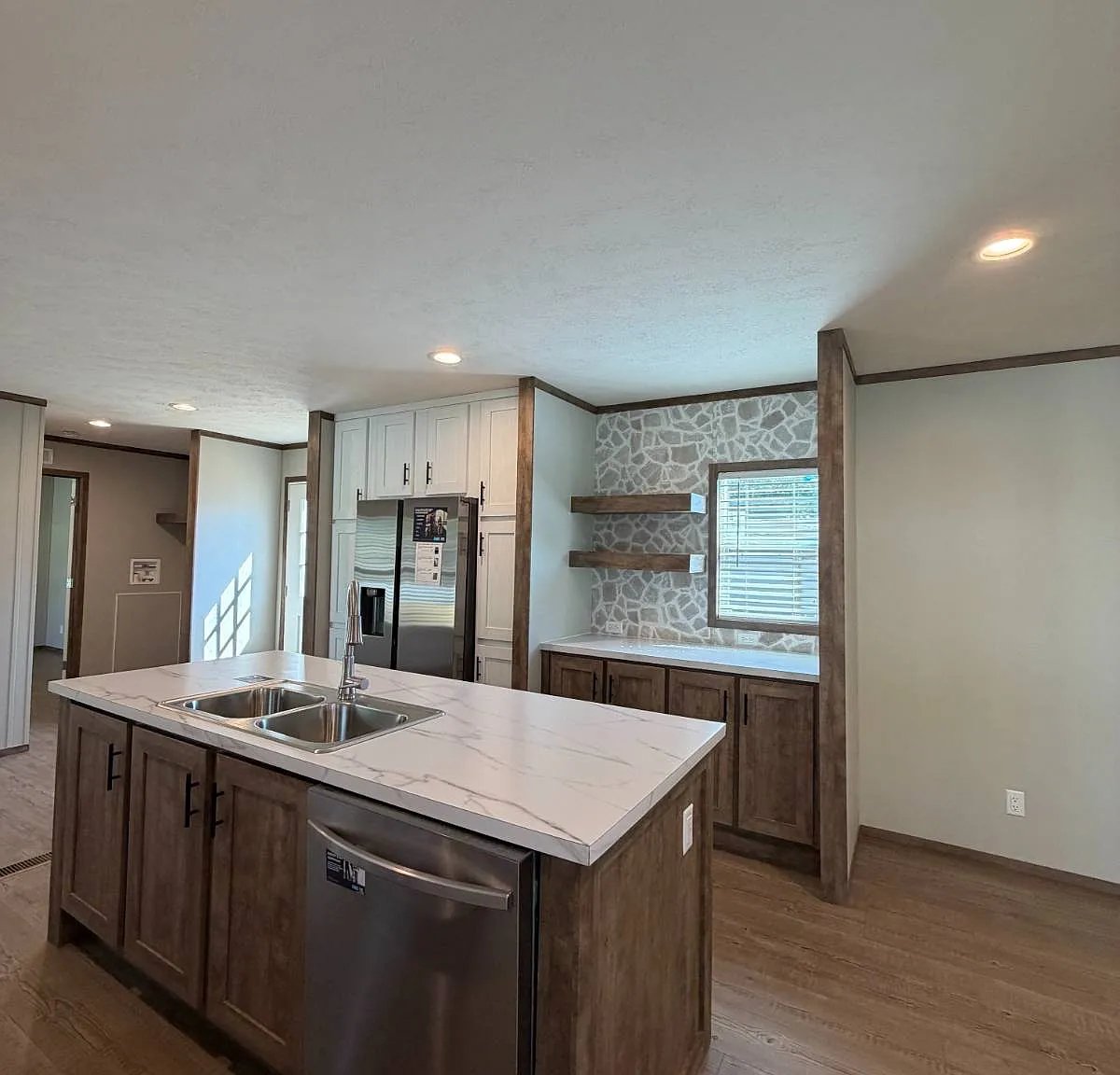 3 bed, 2.0 bath, 1216 sqft, $1,650 — Photo 3