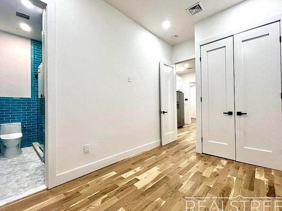4th image of 24 Marconi Pl #5