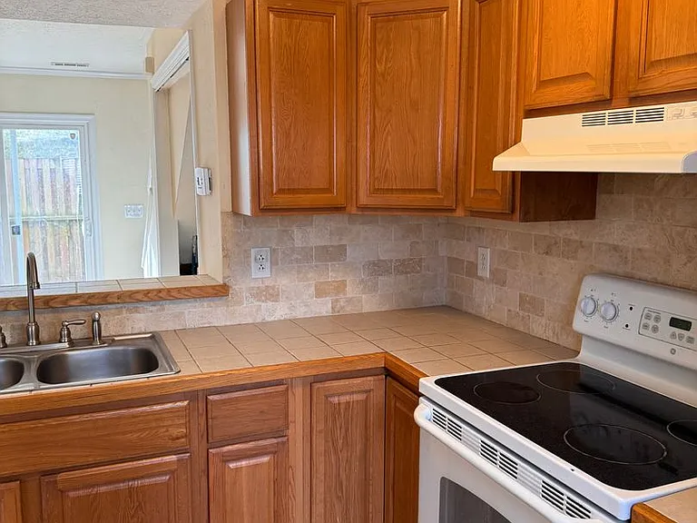 1476 Tenbury Dr — Photo 9