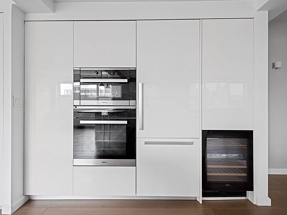 4th image of 2 Horatio St APT 8N