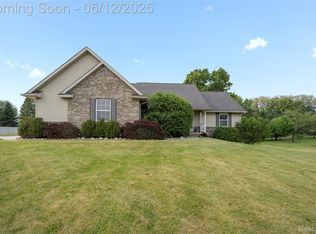 7467 Oceola Farms Ct, Howell, MI 48855