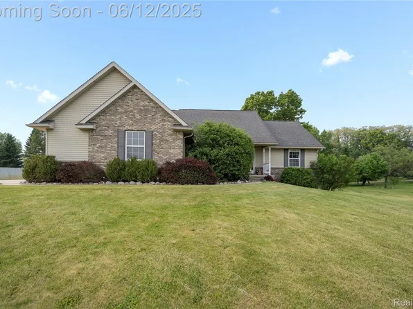 7467 Oceola Farms Ct, Howell, MI 48855