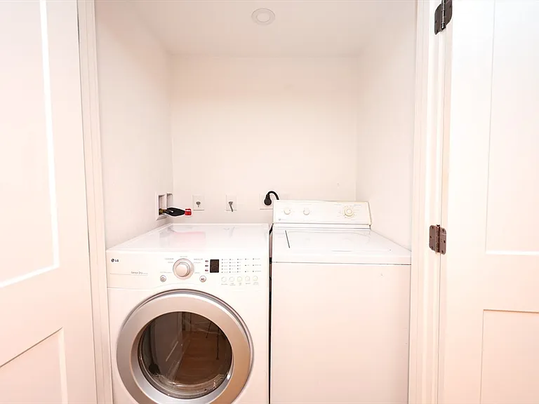 85 Oak St #85 — Photo 18