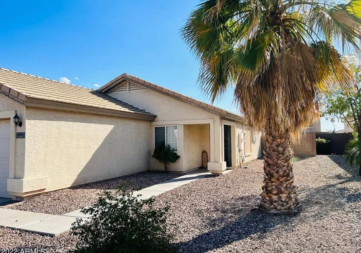 Beautiful 3 Bed Home with Solar - $0 Electric Bill! — Photo 2