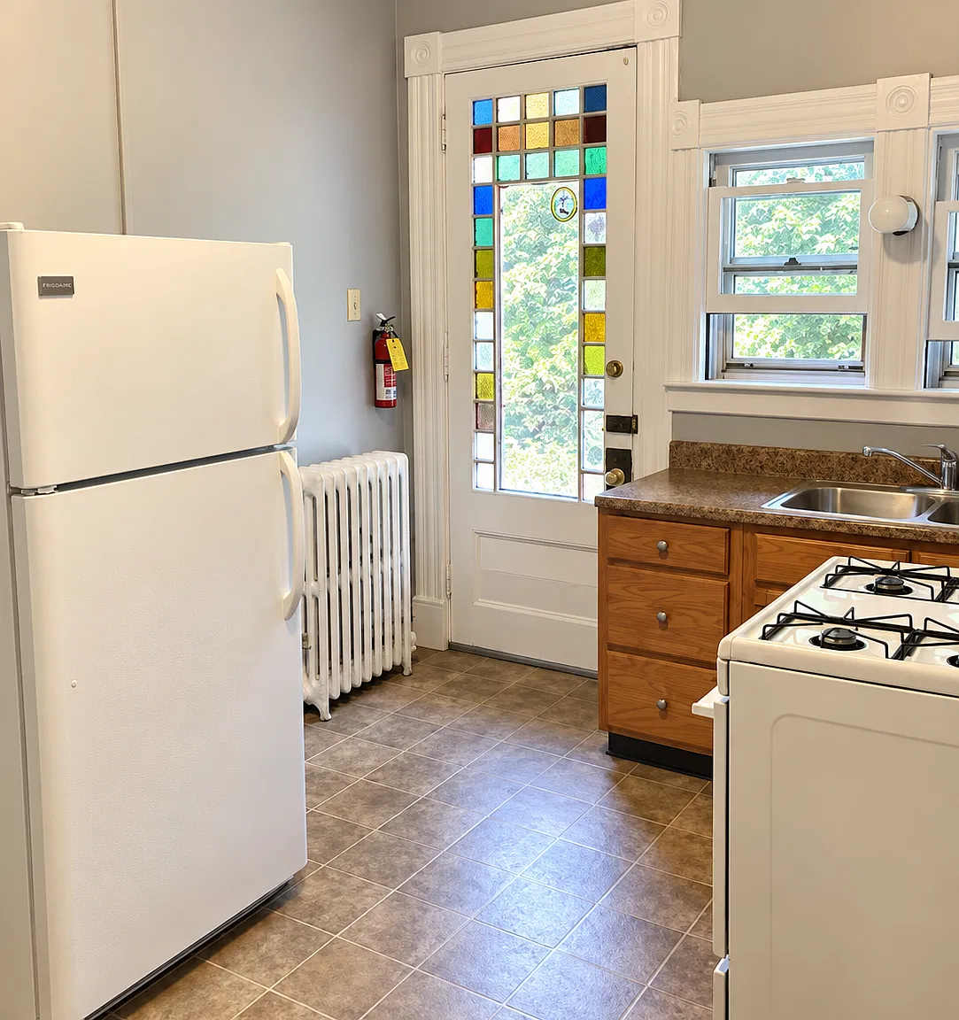 3 bed, $3,000 — Photo 1