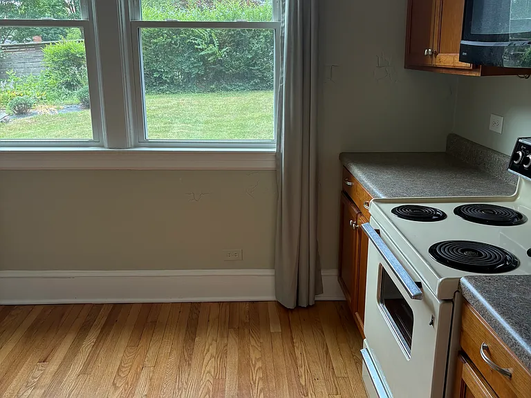 Kitchen dining area and stove