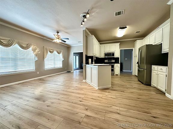 4th image of 7039 Live Oak Dr