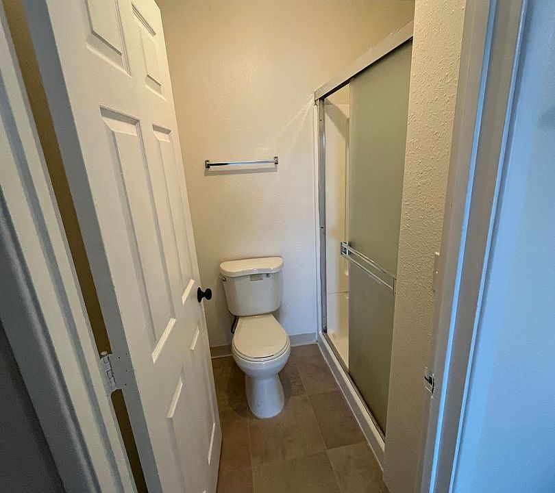 1st image of 127-139 Rancho Dr #400