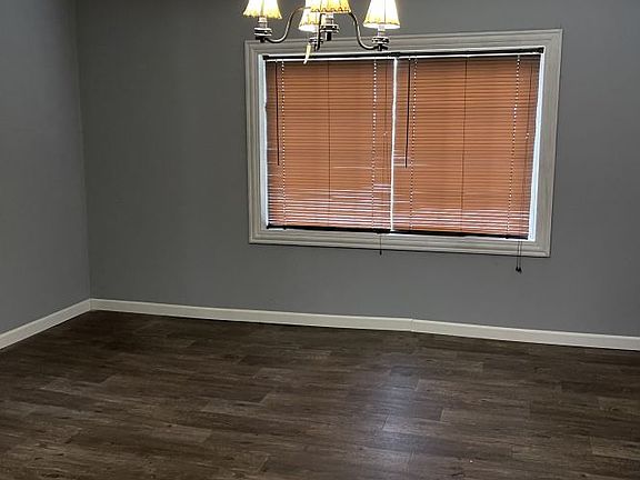 3rd image of 212 Folk St