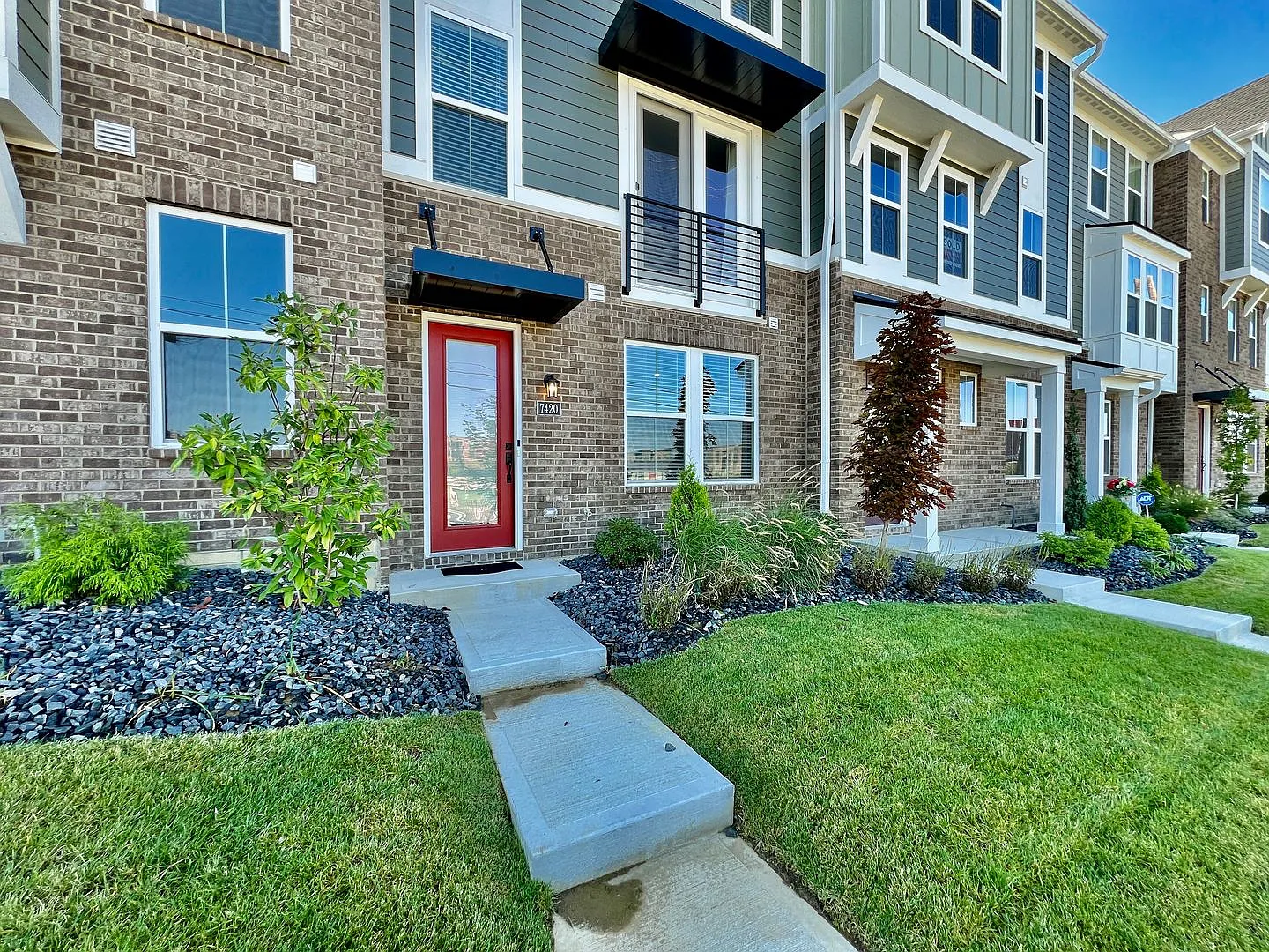 4 Bedroom, Luxury living in premium location next to Liberty Center and Interstate 75 — Photo 1