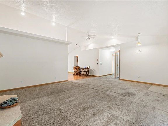 5th image of 260 Tawnee Way
