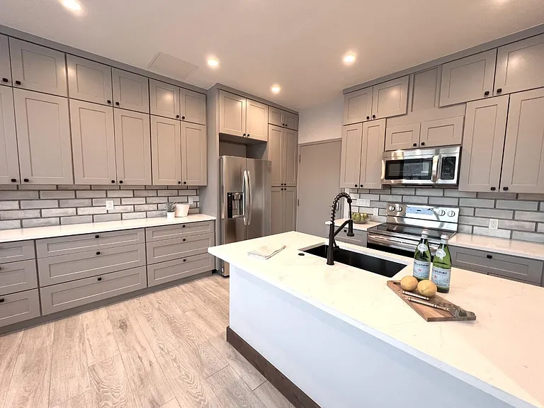 70 Benchmark Rd #200 — Photo 2