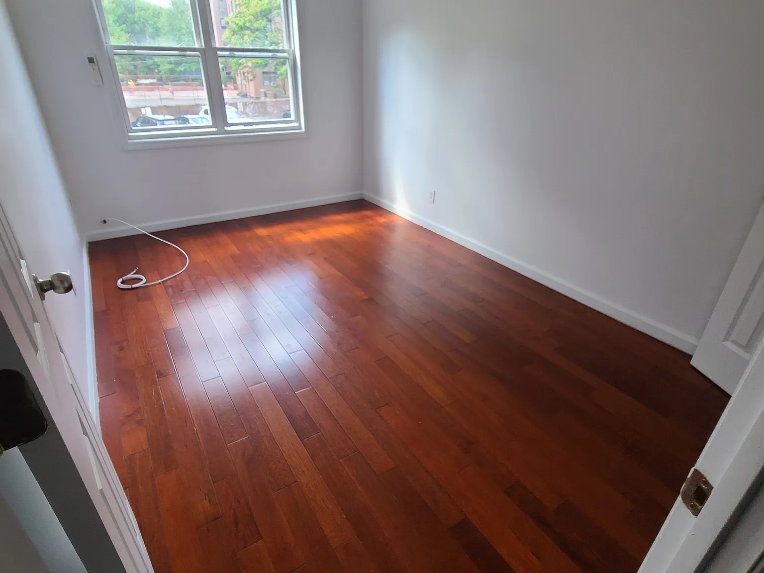 3 bed, 1100 sqft, $3,300 — Photo 3