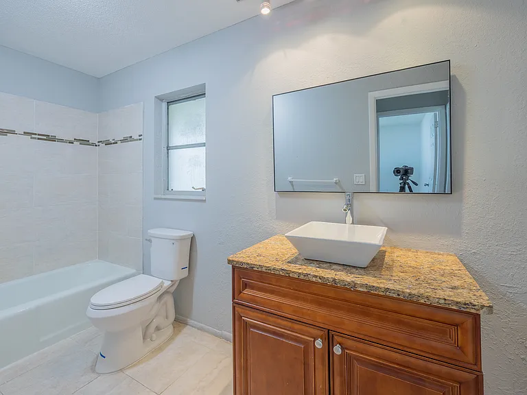 916 Gillespie St — Photo 21