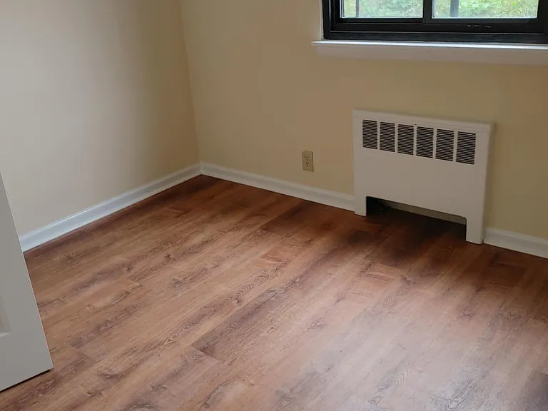 Hall Ave — Photo 3