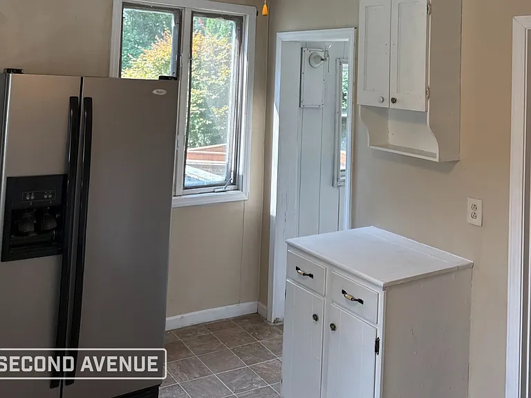 1111 Hayes Ave — Photo 4