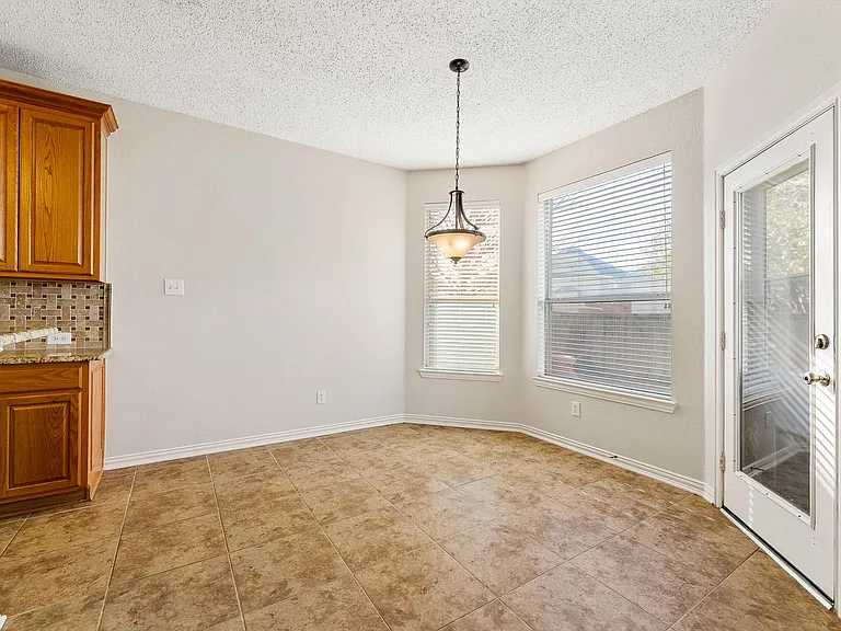 1917 Bridgewater Dr — Photo 15