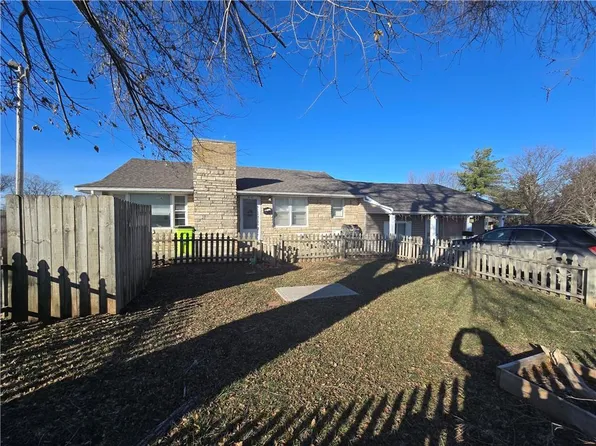 1104 N Scott Ave, Belton, MO 64012