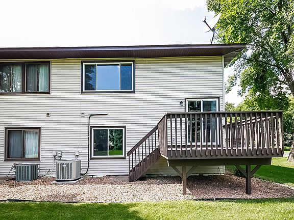 5th image of 8824 Maplebrook Ct N