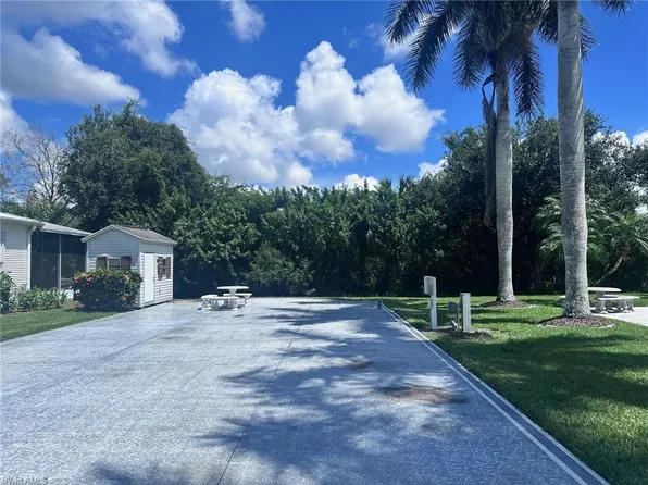 1008 Diamond Lake CIR, NAPLES, FL 34114