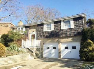 2044 Southwell Dr, South Park, PA 15129