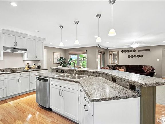 2nd image of 5126 Olde Silver Pl