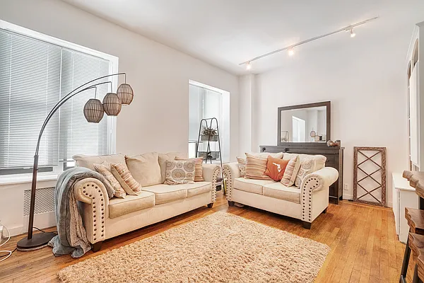 Rented by Bond New York | media 11