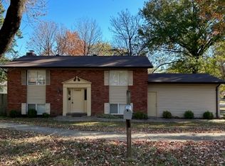 1 Braquewood Ct, Ballwin, MO 63021