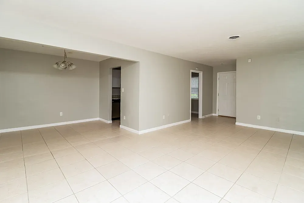 4 bed, 1372 sqft, $1,200 — Photo 1