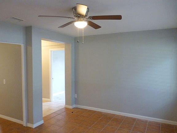 3rd image of 807 S Lone Oak Dr