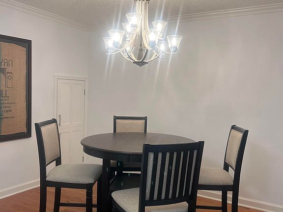 5th image of 427 Russell St NE