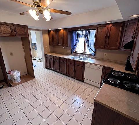 4th image of 208 S Perry St