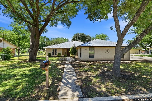 3 bed, 3.0 bath, 2717 sqft, $3,100 — Photo 1