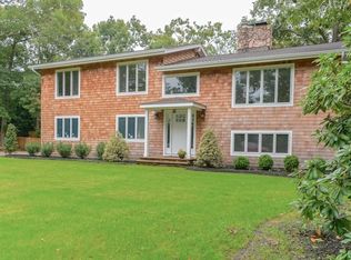 12 Harbor Rd, Hampton Bays, NY 11946