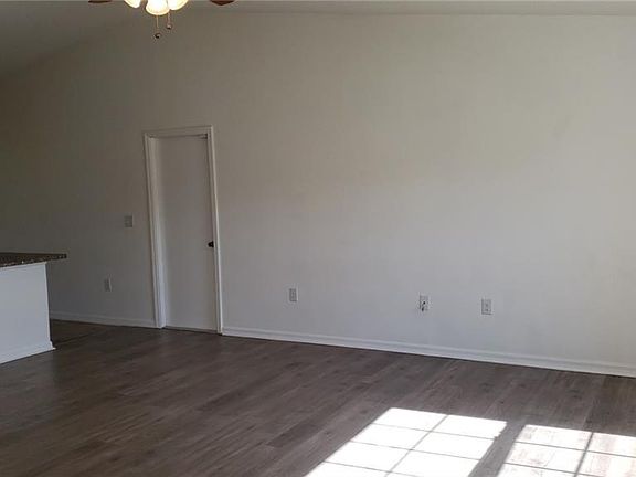 4th image of 1673 Wyoming Dr SE