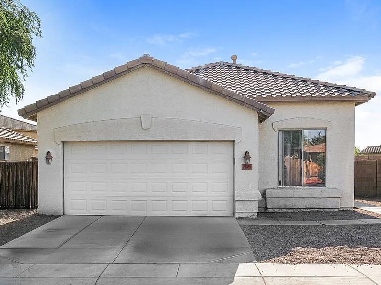 7805 S 68th Dr — Photo 1