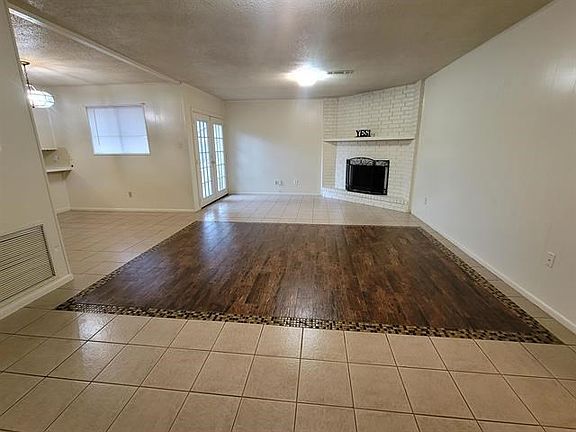 3rd image of 9070 Landis Dr