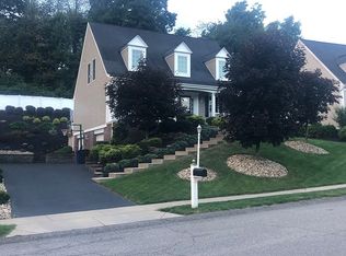 226 Crosswinds Ct, Coraopolis, PA 15108
