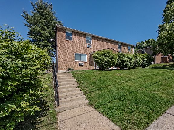 The Cloverleaf Apartments