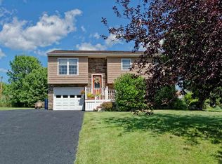 54 Meadowbrook Rd, Watervliet, NY 12189