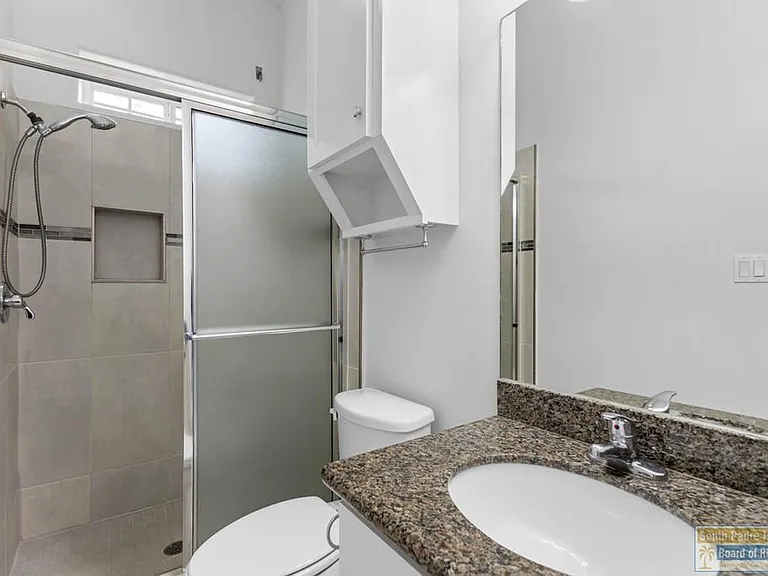 110 E Retama St #4 — Photo 11
