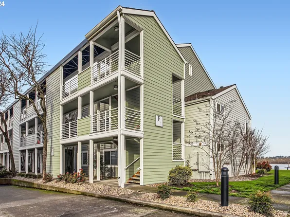 141 N Hayden Bay Dr, Portland, OR 97217