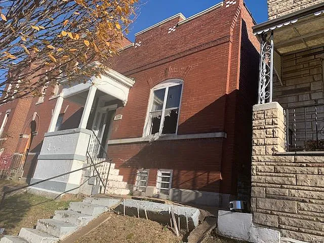 3250 Michigan Ave photo 1