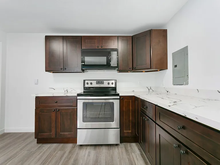 4919 Waller Rd E — Photo 24