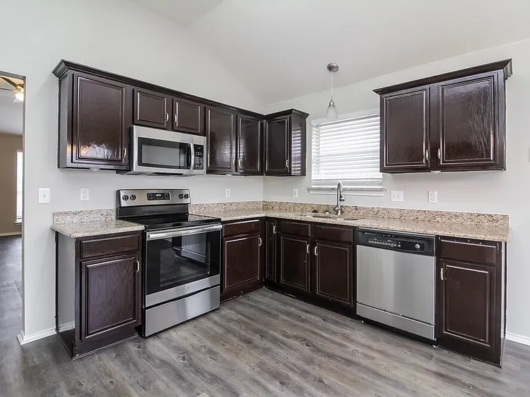 2841 Saint Croix Ave — Photo 6