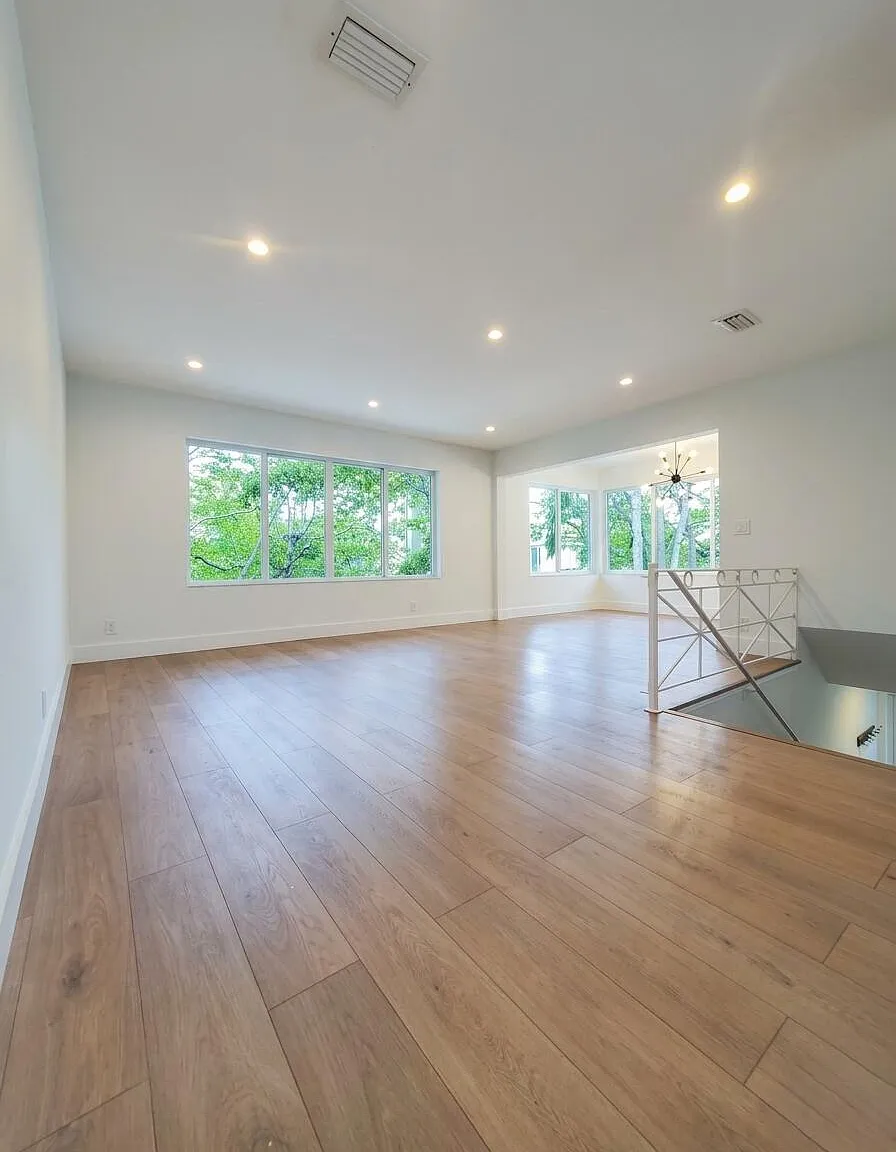 3 bed, 2.0 bath, 2618 sqft, $3,950 — Photo 3