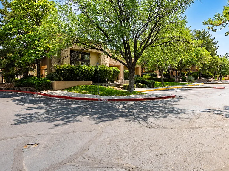 10241 Las Casitas Ct NE — Photo 23