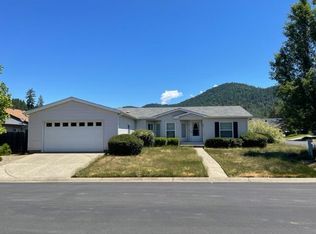205 Red Cedar Ln, Cave Junction, OR