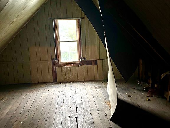 3rd image of 203 N Durbon St